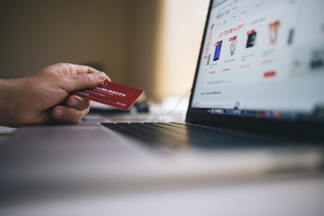 Płacenie kartą przez Internet. Inmarketing