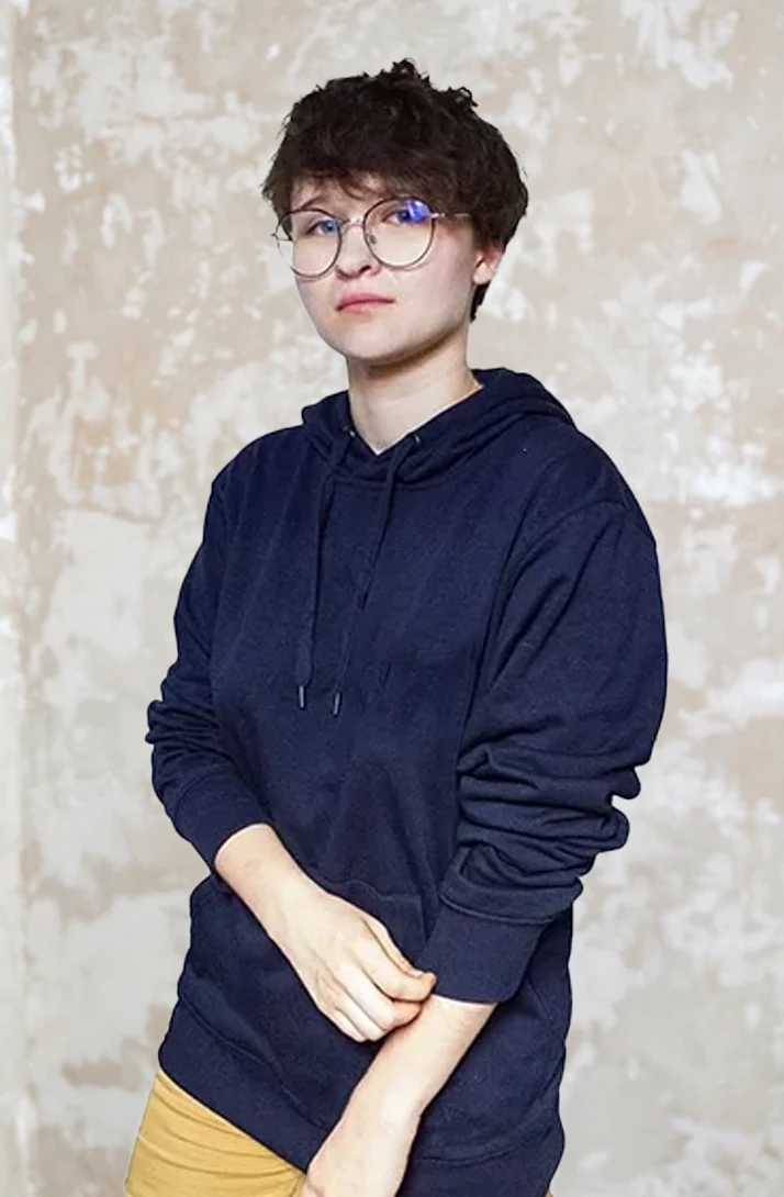 Julia Troszczyńska Graphic & UI Designer